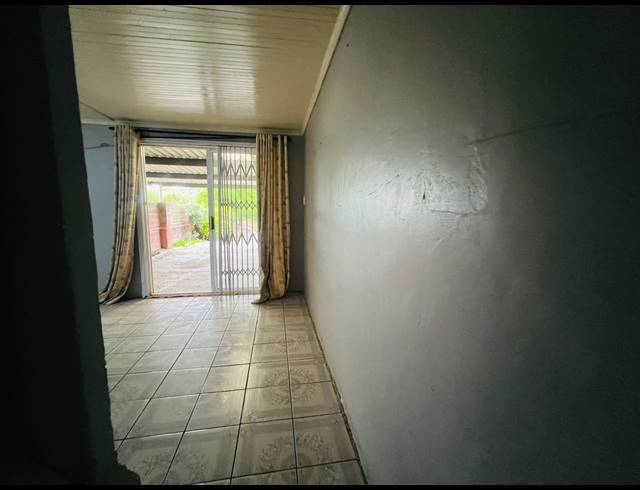 2 BEDROOM SEMI DETACHED FOR SALE IN NEWLANDS EAST